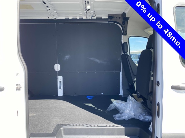 Vehicle image 8 of 27