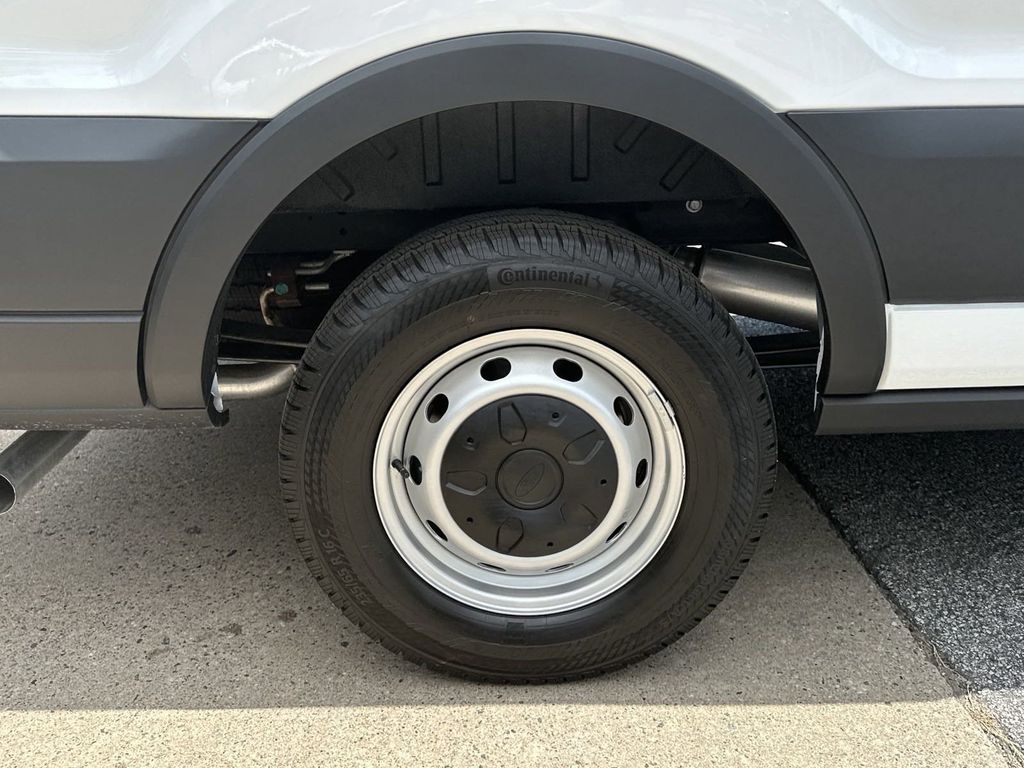 Vehicle image 16 of 26