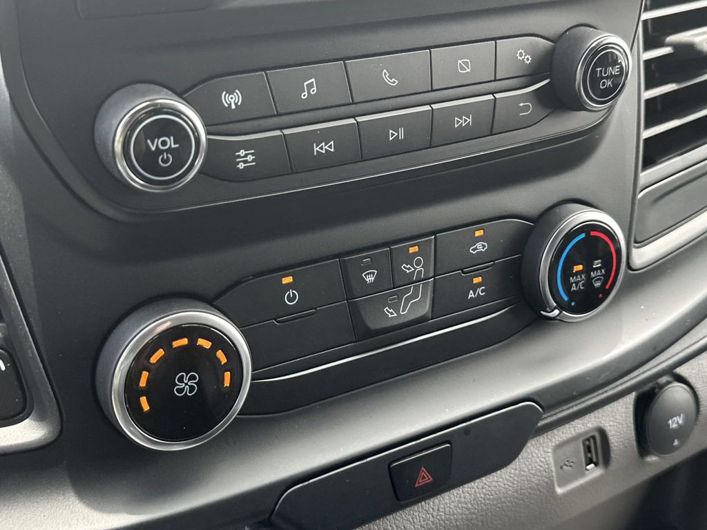 Vehicle image 25 of 26