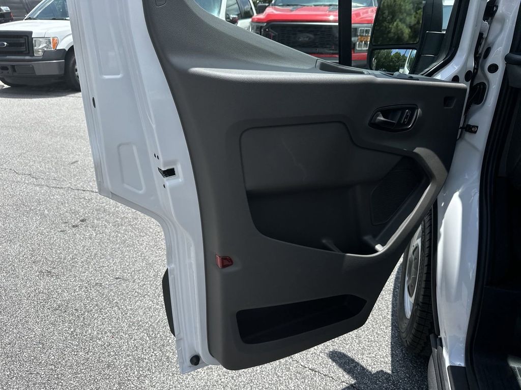 Vehicle image 9 of 26