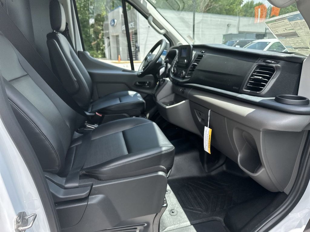 Vehicle image 12 of 26
