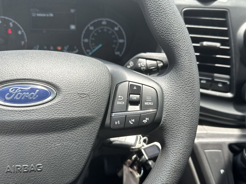 Vehicle image 21 of 26