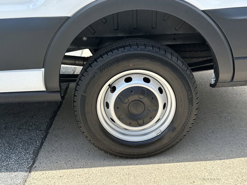 Vehicle image 18 of 26