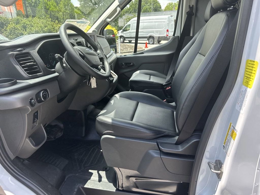 Vehicle image 8 of 26