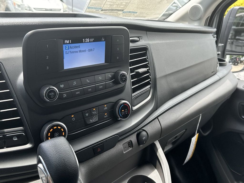 Vehicle image 23 of 26