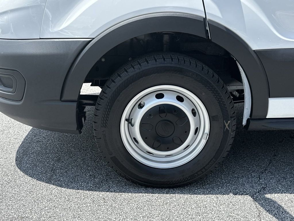 Vehicle image 10 of 26