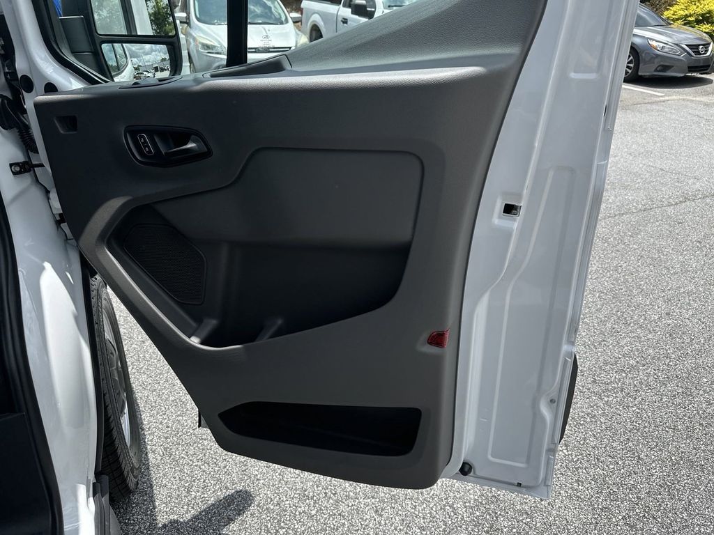 Vehicle image 13 of 26