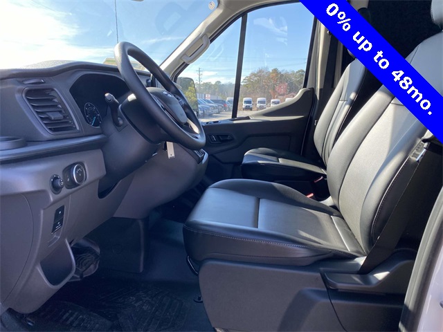 Vehicle image 8 of 27