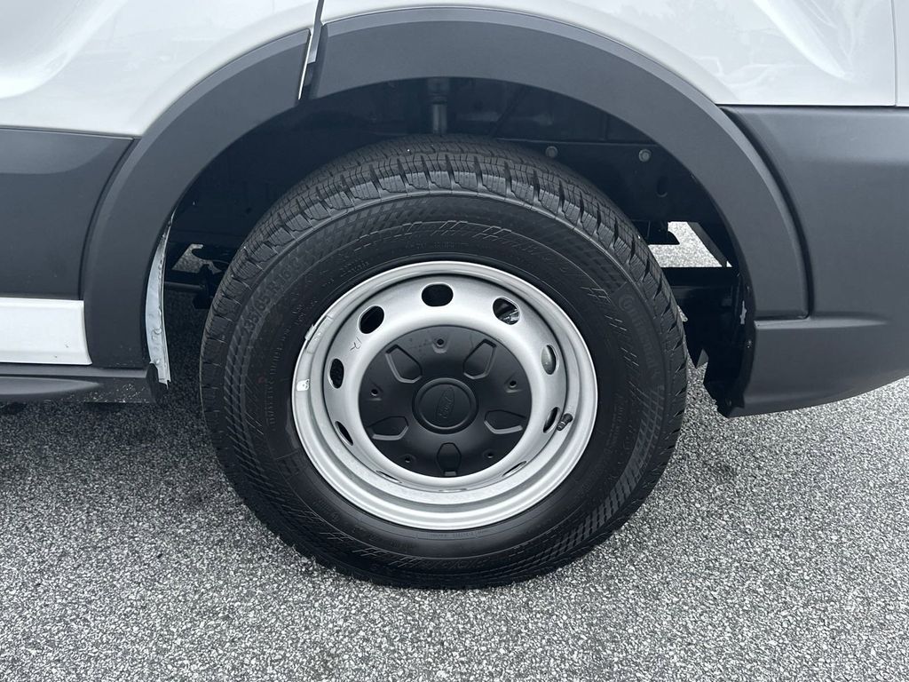 Vehicle image 12 of 28