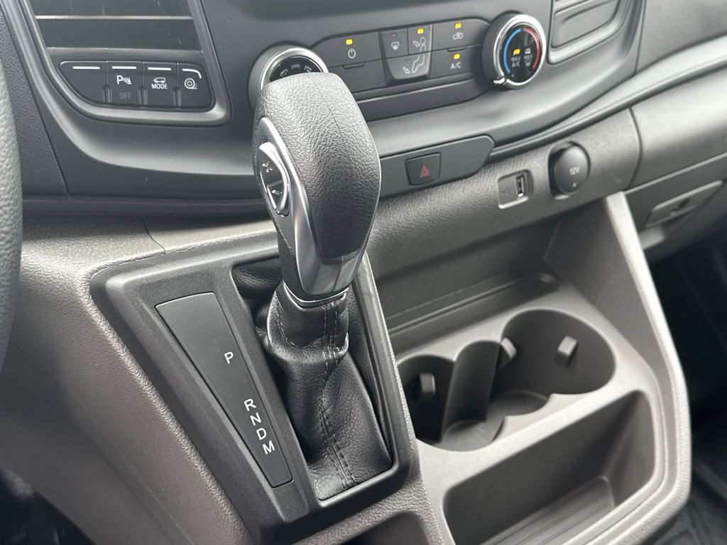 Vehicle image 27 of 28