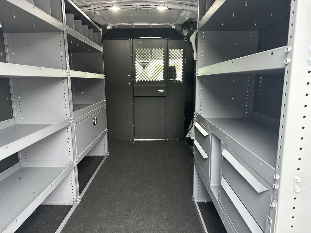 Vehicle image 18 of 28