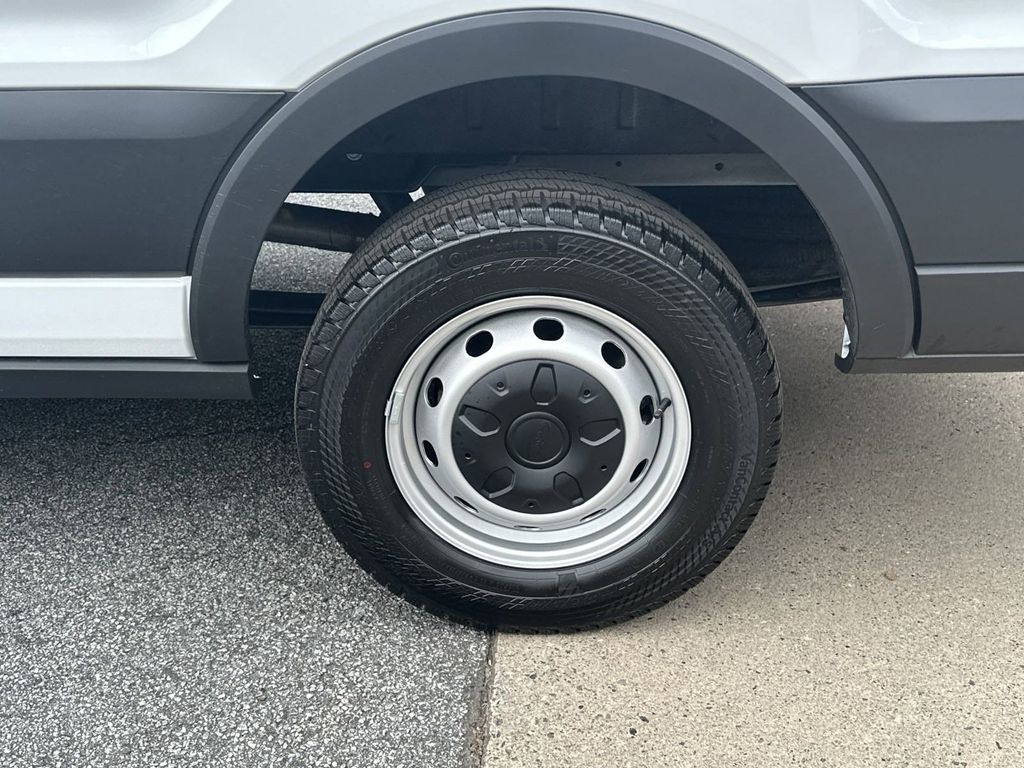 Vehicle image 19 of 28