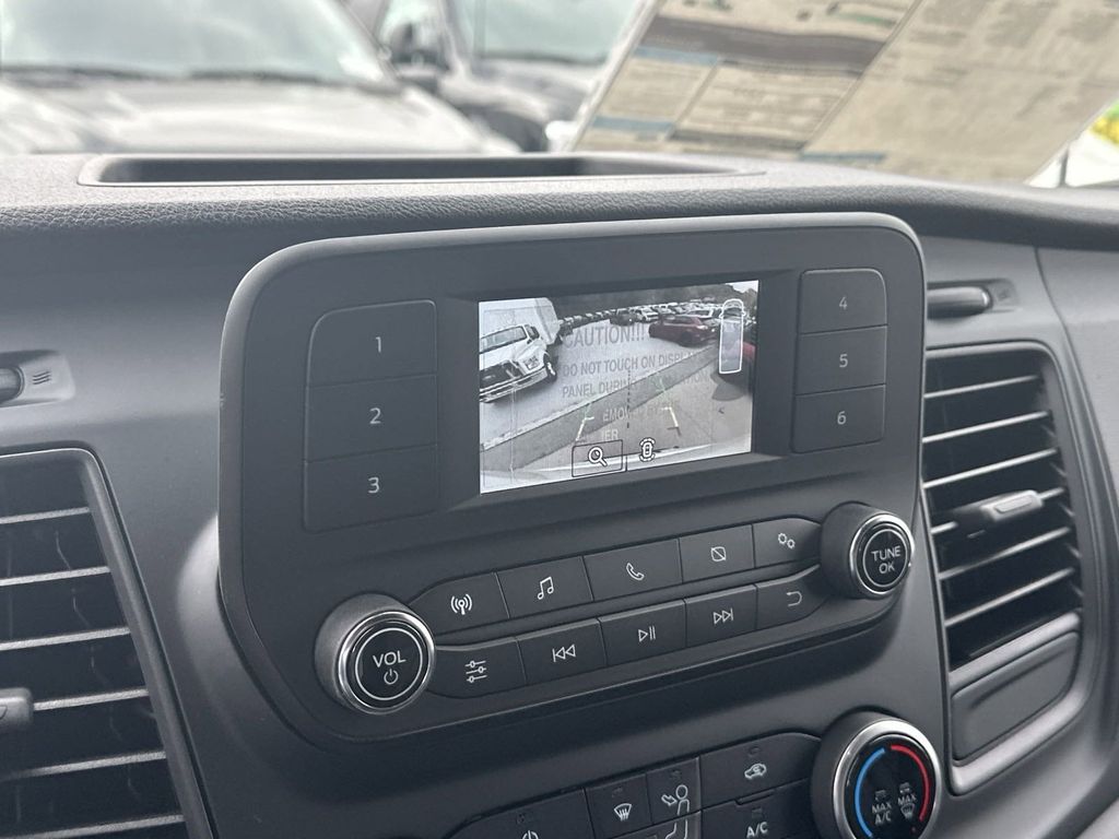 Vehicle image 25 of 28