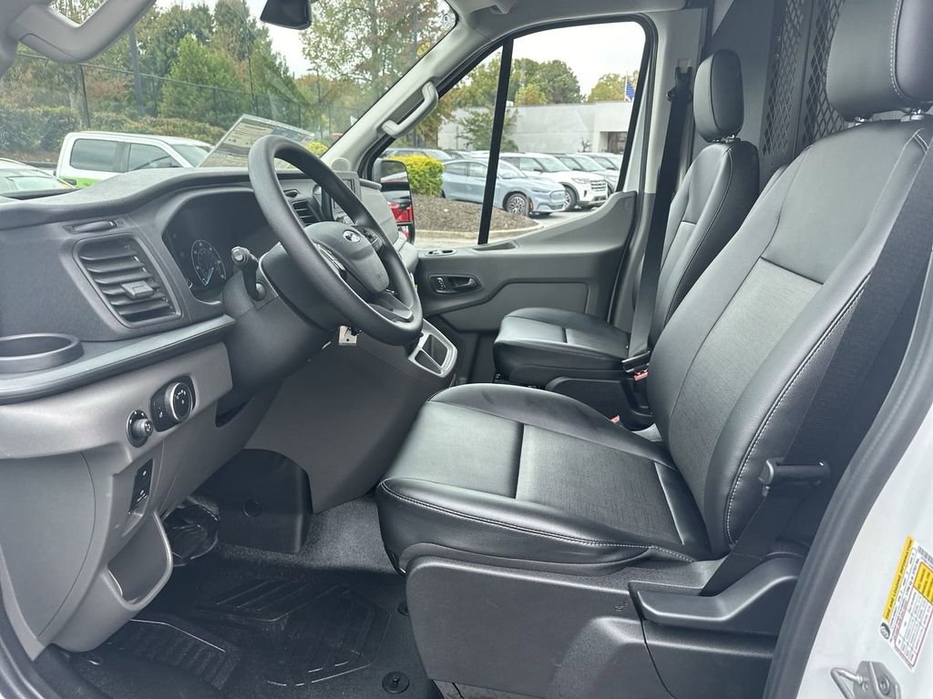 Vehicle image 9 of 28