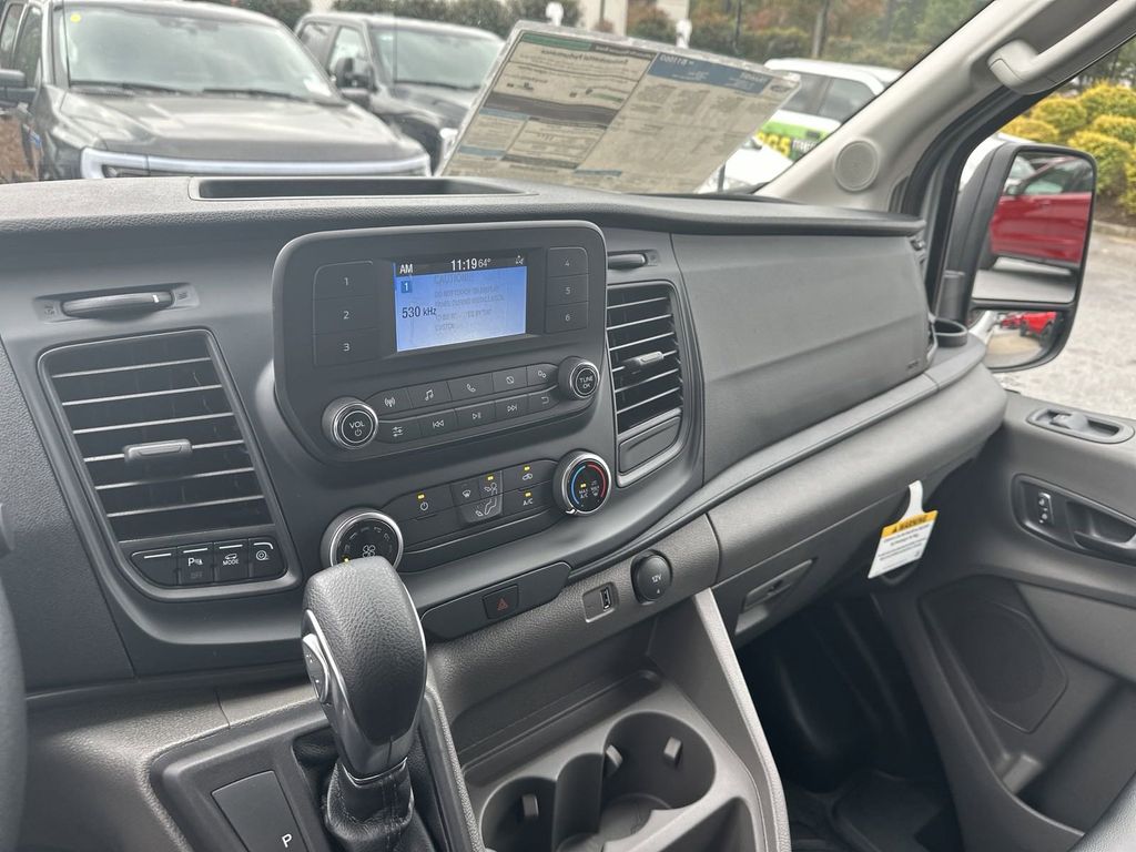 Vehicle image 24 of 28