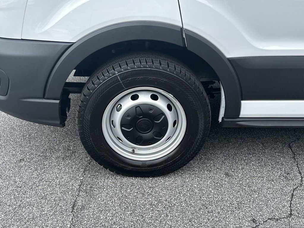 Vehicle image 11 of 28