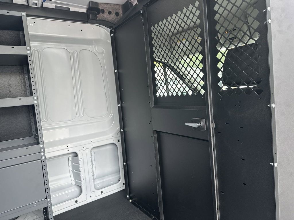 Vehicle image 16 of 28