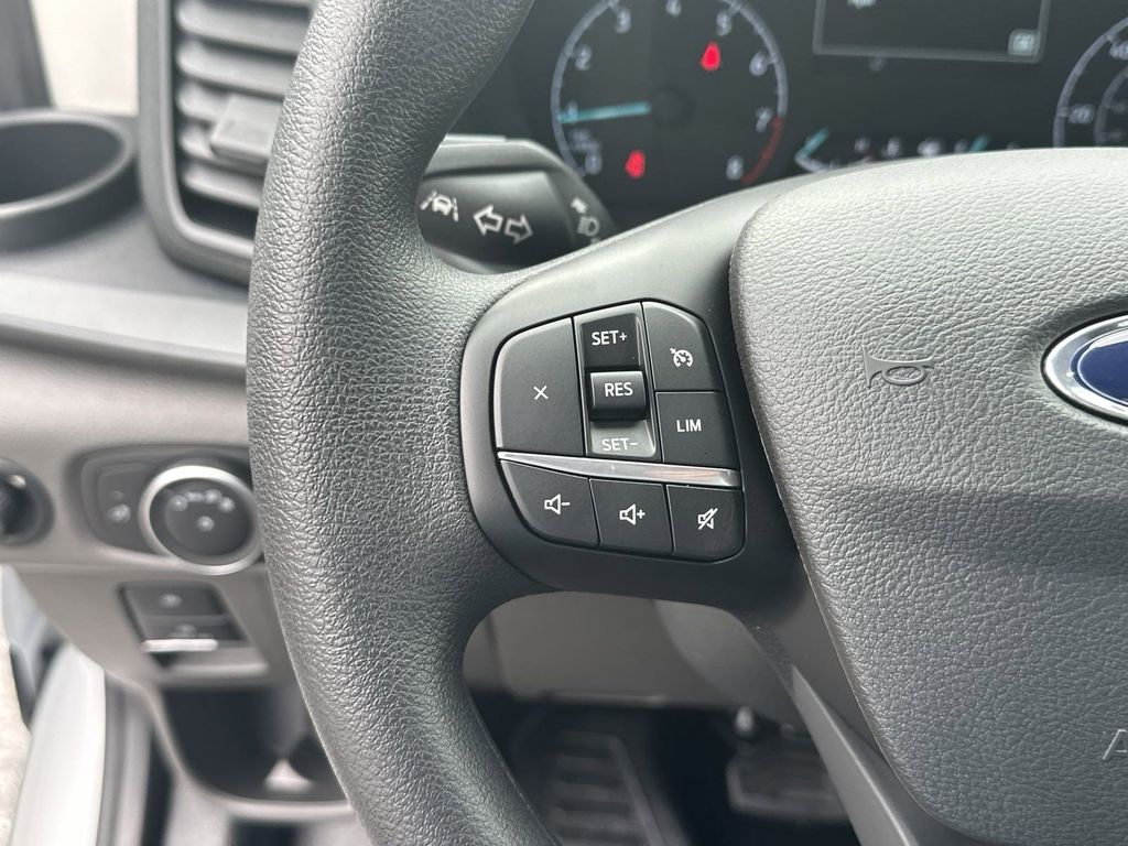 Vehicle image 21 of 28