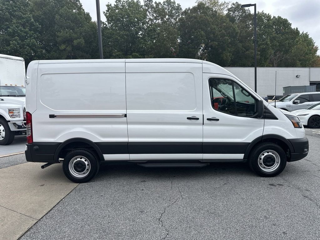Vehicle image 4 of 28
