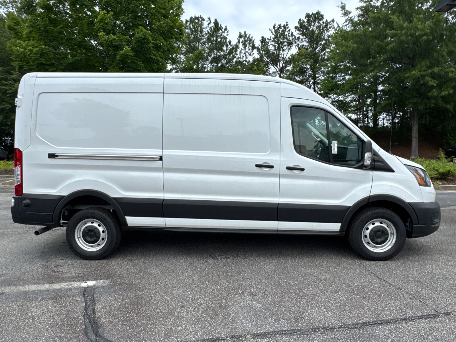 Vehicle image 4 of 29