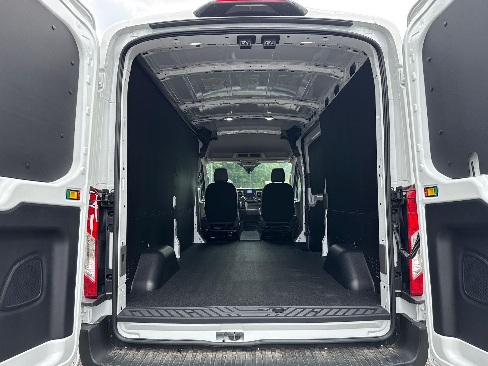 Vehicle image 17 of 29