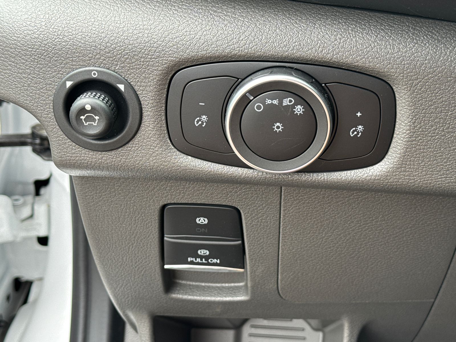 Vehicle image 28 of 29