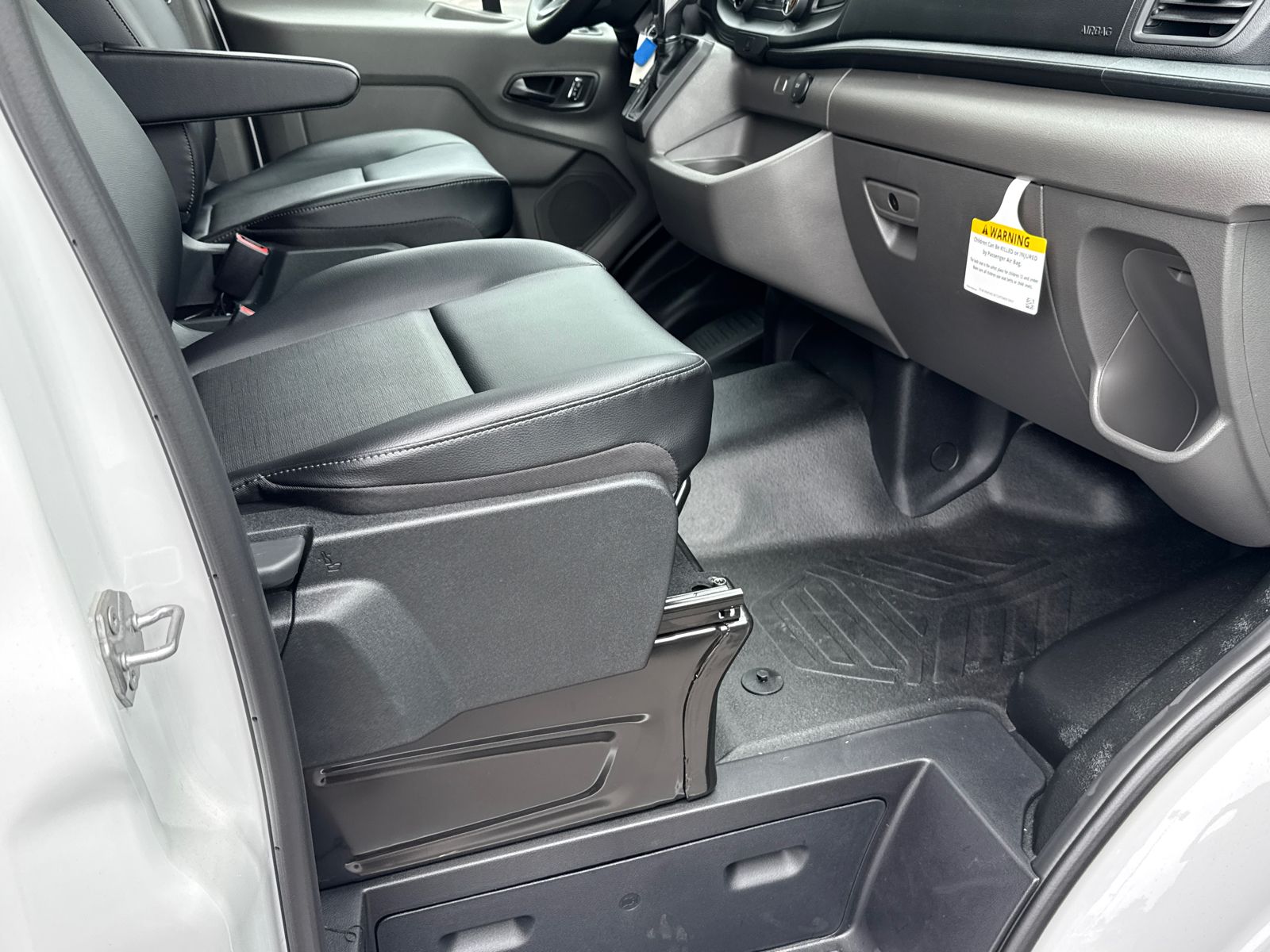 Vehicle image 13 of 29