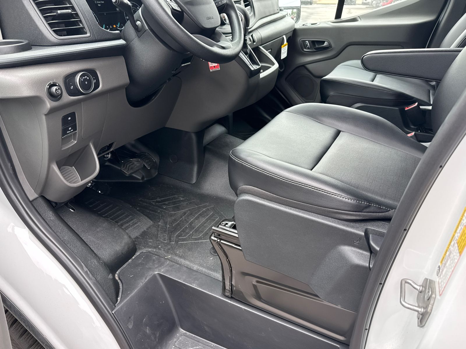 Vehicle image 9 of 29