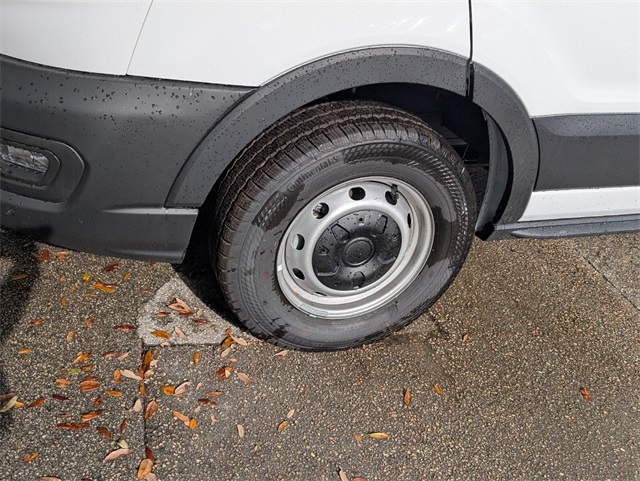 Vehicle image 7 of 14