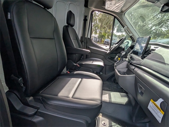 Vehicle image 11 of 14