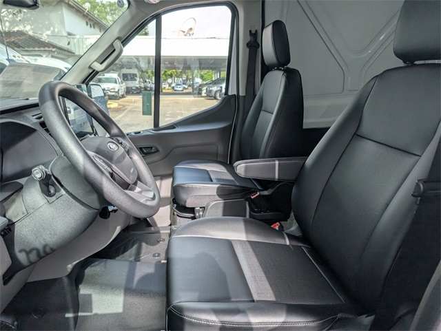 Vehicle image 10 of 14