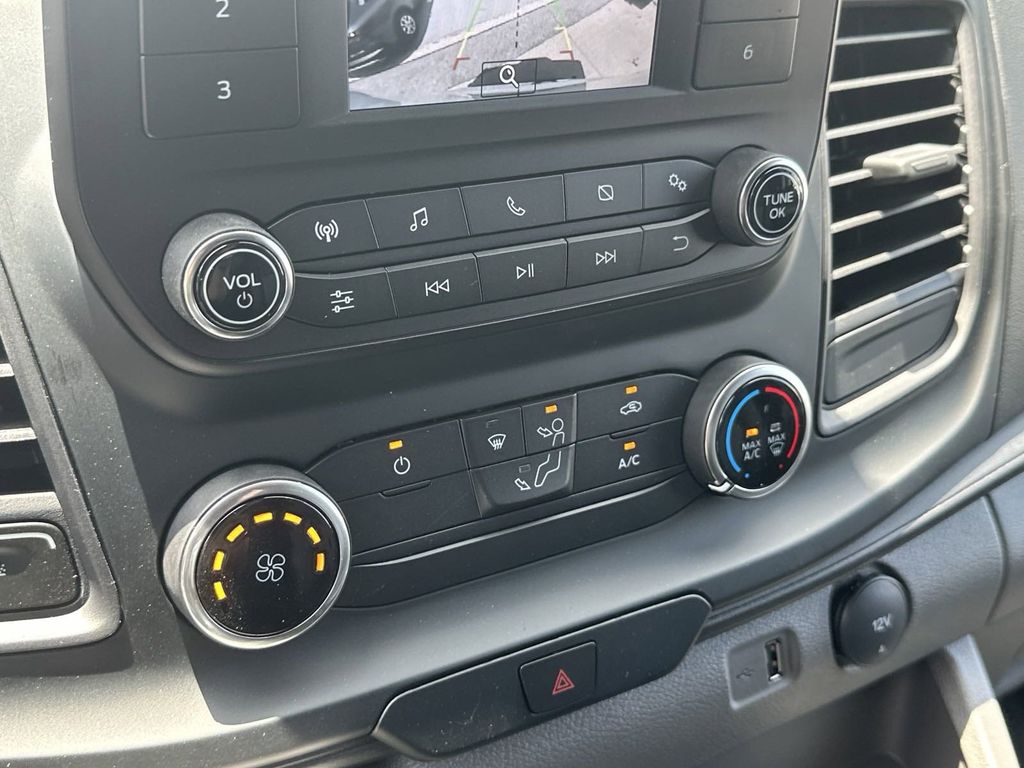 Vehicle image 25 of 27