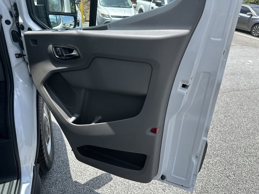 Vehicle image 13 of 27