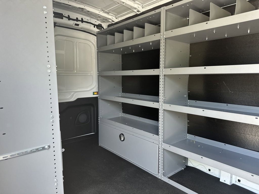 Vehicle image 14 of 27