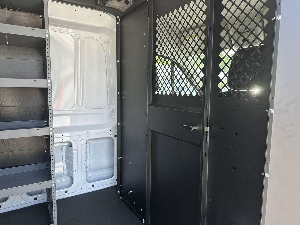 Vehicle image 15 of 27