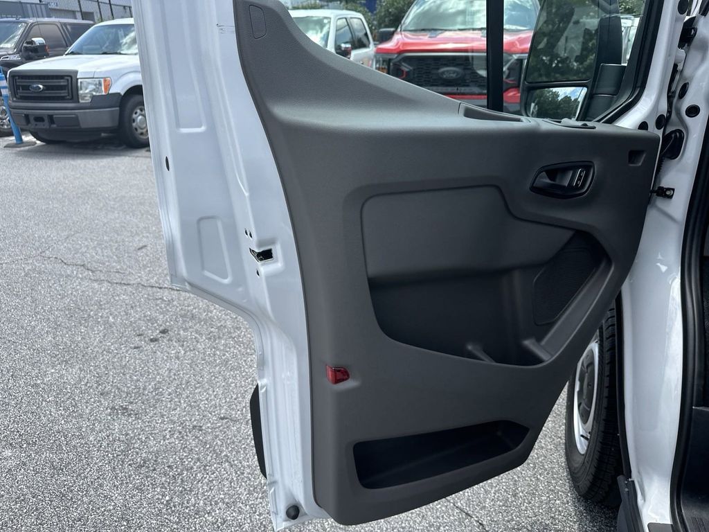 Vehicle image 9 of 27