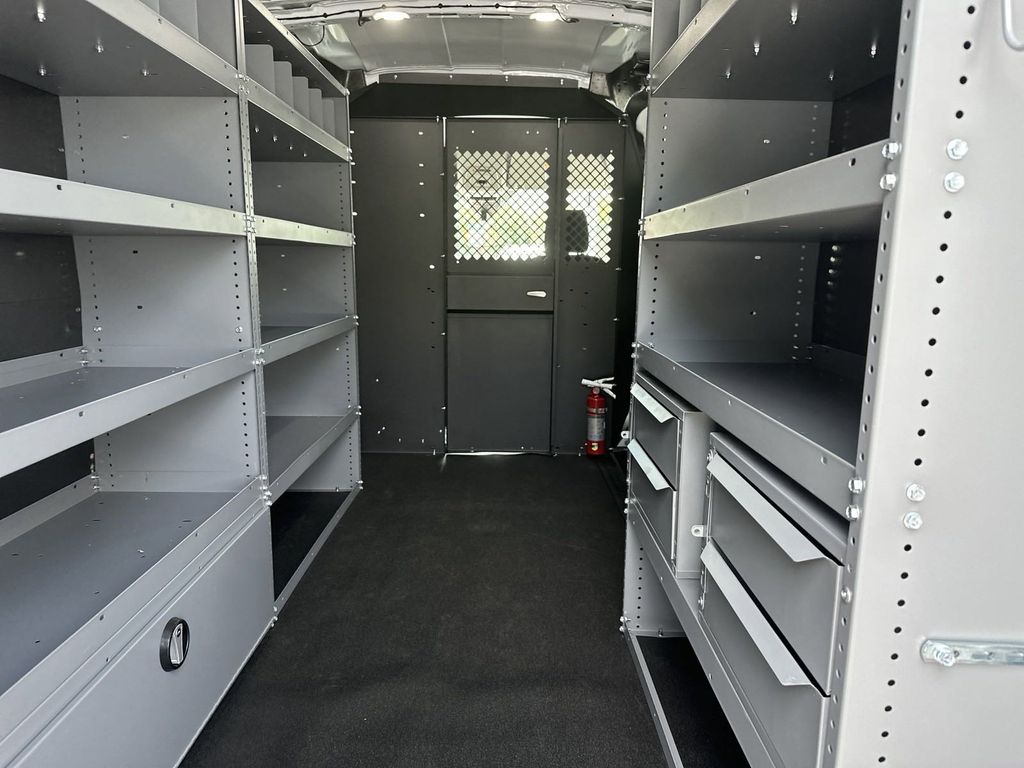 Vehicle image 17 of 27
