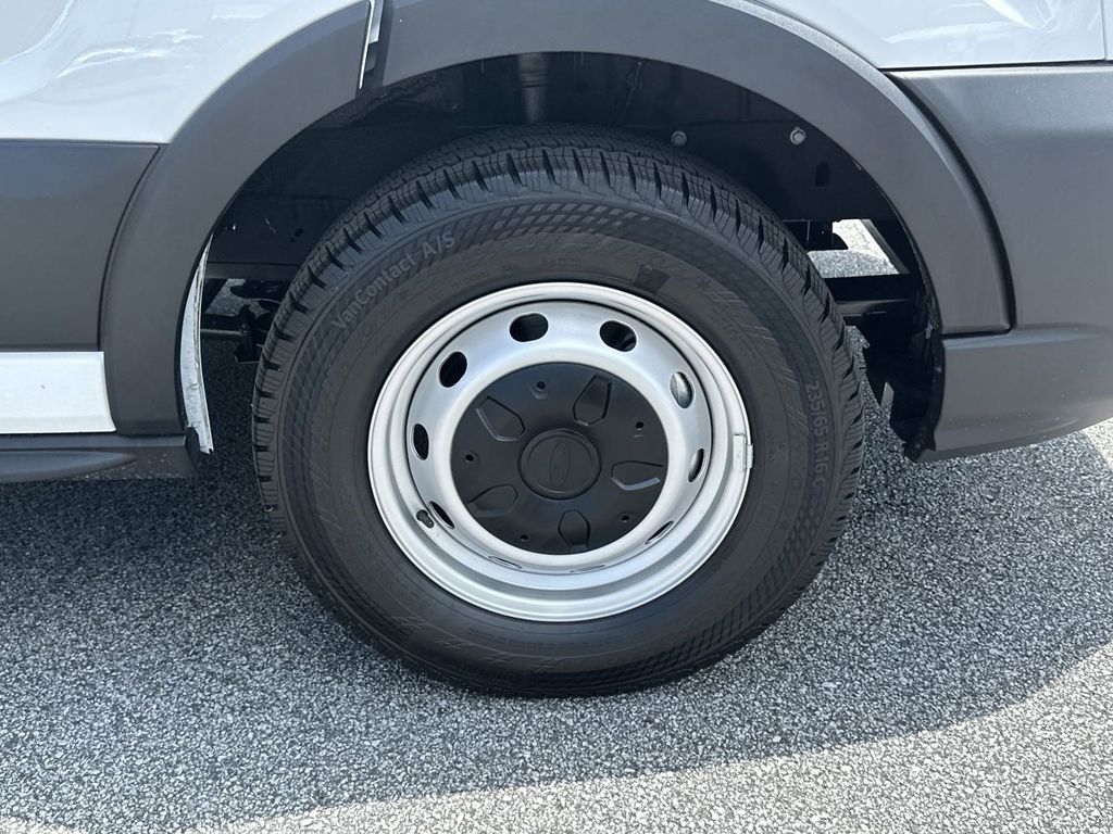 Vehicle image 11 of 27