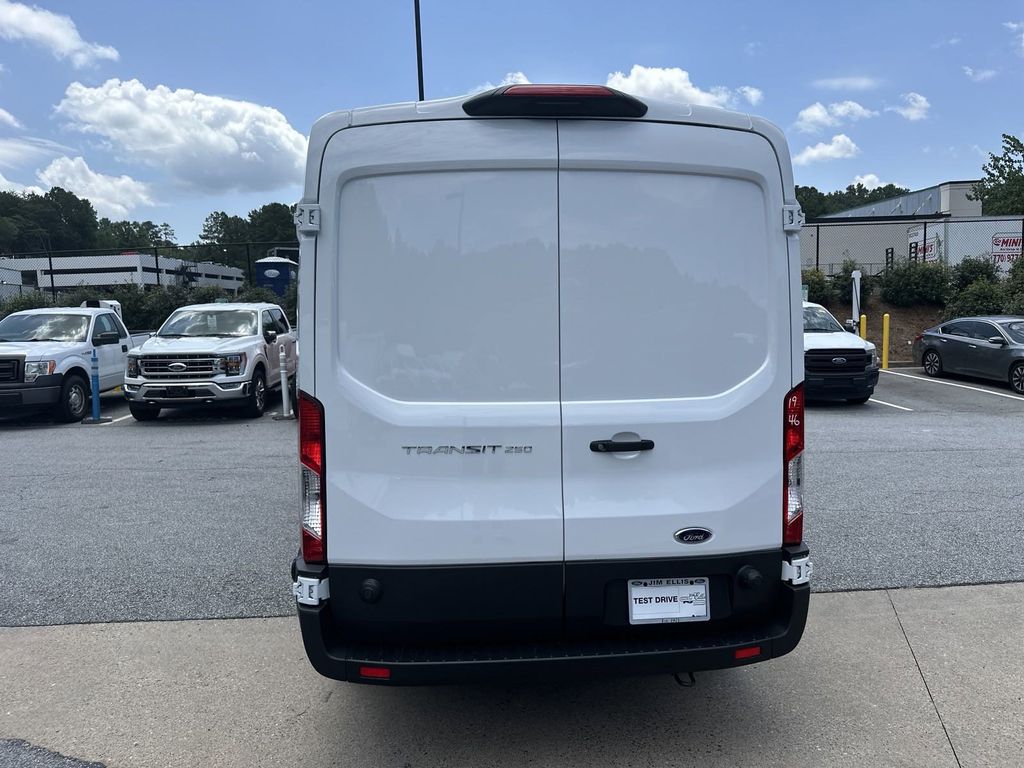 Vehicle image 7 of 27