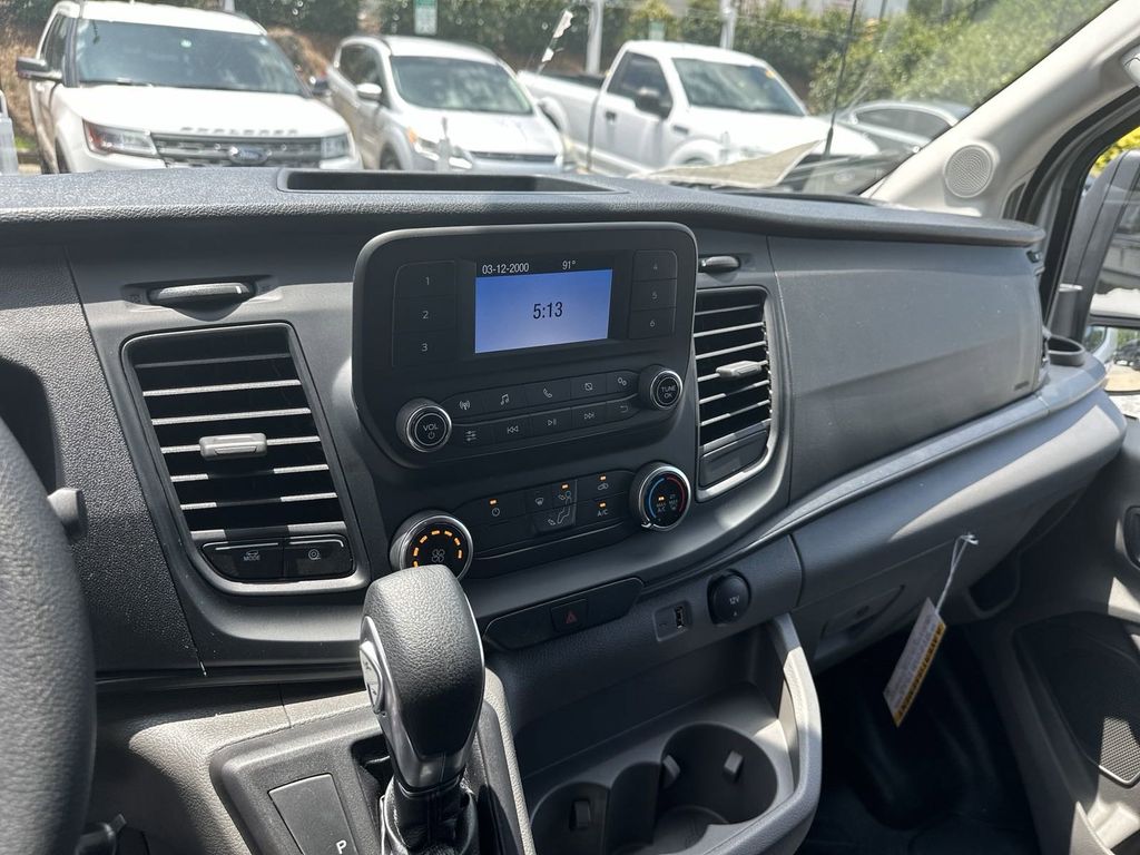 Vehicle image 23 of 27