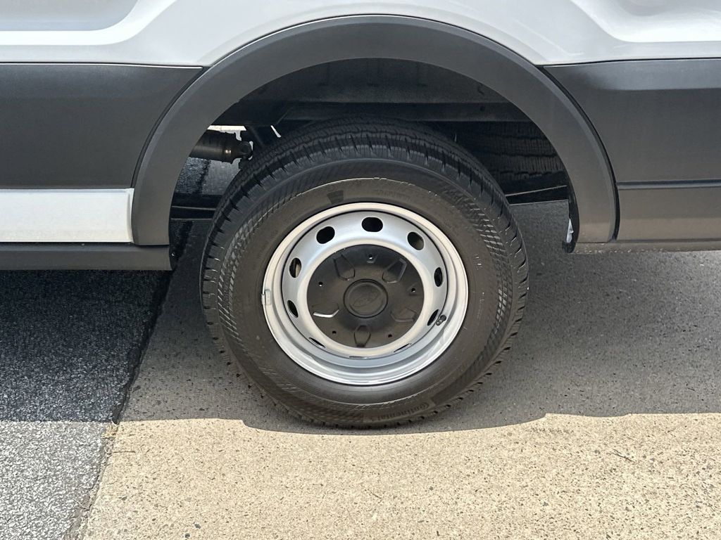 Vehicle image 18 of 27