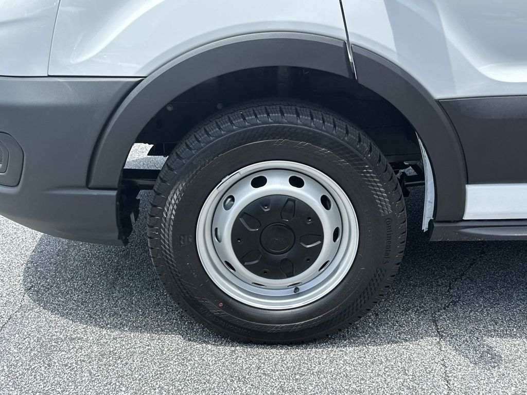 Vehicle image 10 of 27