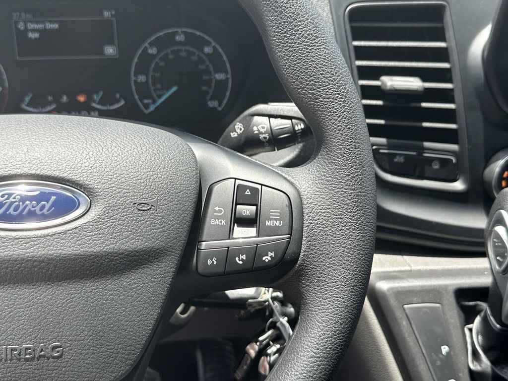 Vehicle image 21 of 27