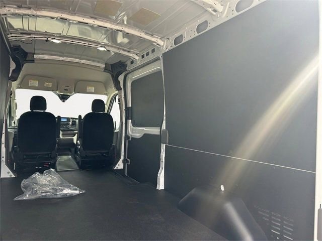 Vehicle image 61 of 128