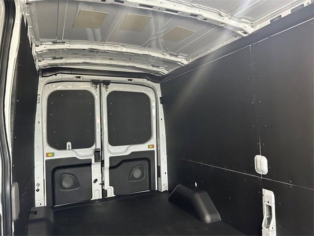 Vehicle image 102 of 128