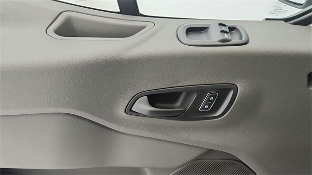 Vehicle image 17 of 20
