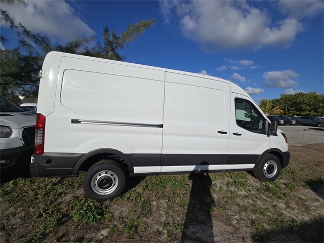 Vehicle image 8 of 14
