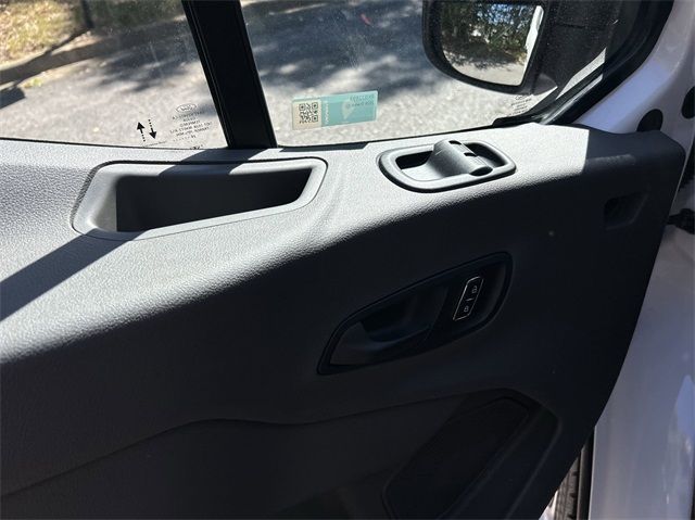 Vehicle image 23 of 40