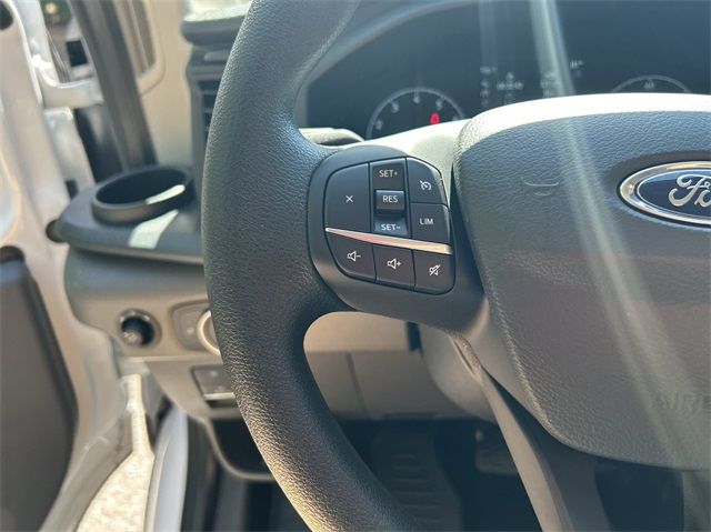 Vehicle image 25 of 40
