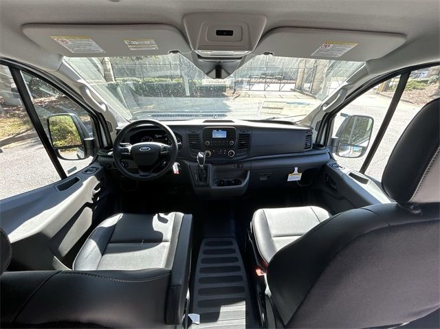 Vehicle image 37 of 40
